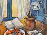 une peinture représentant une assiette de fruits et une lampe posées sur une table