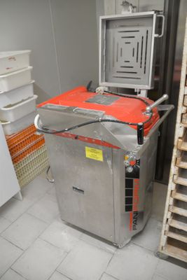 a machine that is sitting in the middle of a room