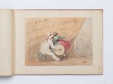 un livre ouvert sur lequel figure l'image d'une femme assise sur une chaise