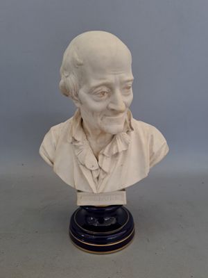Sèvres, sujet en biscuit représentant Voltaire en buste, sur…