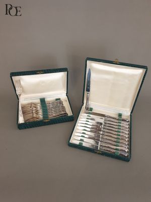 Suite de douze fourchettes et douze couteaux à entremets en … - Photo 1