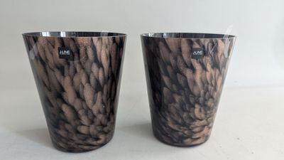 two cups that are sitting next to each other on a table