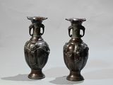 two vases that are sitting side by side on a table