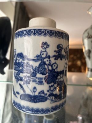 Pot à décor bleu blanc de personnages dans des paysages Marq… - Photo 1