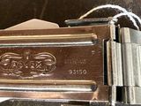 a metal belt that has a metal buckle on it