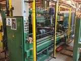 une machine qui se trouve à l'intérieur d'un bâtiment
