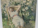 une peinture à l'huile représentant une femme assise sur une chaise dans un jardin