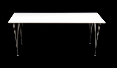 une table blanche aux pieds en épingle à cheveux sur fond noir