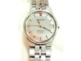 montre-bracelet sur fond blanc, avec une trotteuse rouge