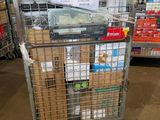un caddie rempli de produits alimentaires dans un magasin