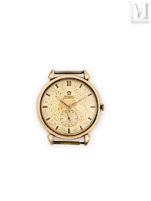 une image d'un gros plan d'une montre-bracelet sur un fond blanc
