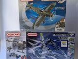 trois boîtes de legos d'un avion de chasse et d'un jet de chasse