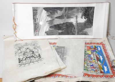 un grand nombre de livres posés sur une table