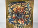 une peinture à l'huile représentant une fleur dans un vase posée sur une surface blanche