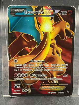 une image d'une carte Pokémon sur laquelle figure un dragon