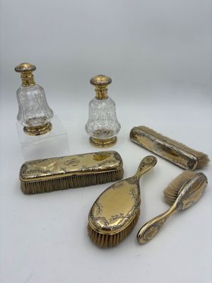 a lot of antique items that are on the table