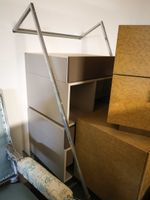 Lot de meubles courants : deux paires de chevets, une table … (photo 6)
