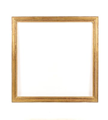 un cadre photo vide sur un mur blanc, avec un fond blanc