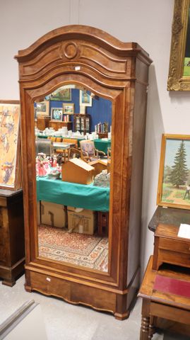 Armoire Louis Philippe en acajou et placage d’acajou ouvrant à un...