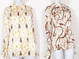 deux mannequins vêtus de différents styles de vêtements sur des mannequins