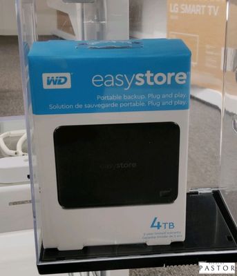 une boîte « easystore » exposée dans un magasin