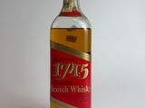 une image représentant une bouteille de whisky écossais posée sur une surface blanche