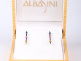 une photo d'une paire de boucles d'oreilles dans un coffret en bois