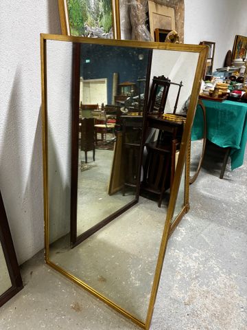 Miroir cadre doré. 125 x 71 cm . Eclats