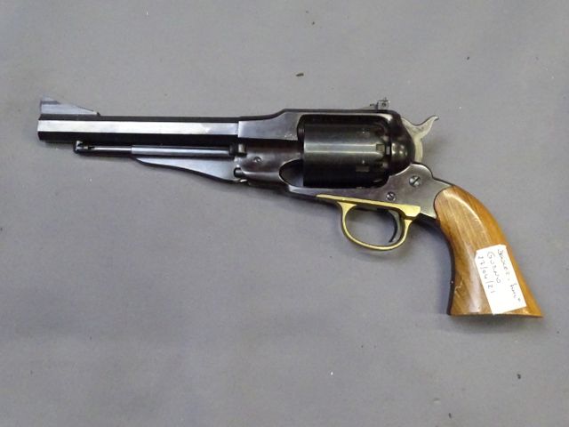 CAT B : CA610-C22-63988-: REVOLVER dans le gdu 1858 New Army Targ...