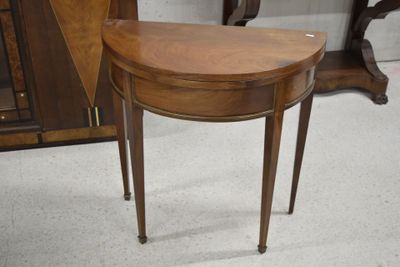 Console demi lune formant table à jeux, plateau feutrine ver…