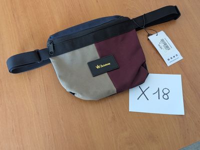 Lot de 18 Sacoches Neuves de Stock - Modèle Nicolasar Marine…