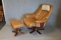 HJELLEDJERDE - Norvège. Fauteuil et ottoman avec structure e…
