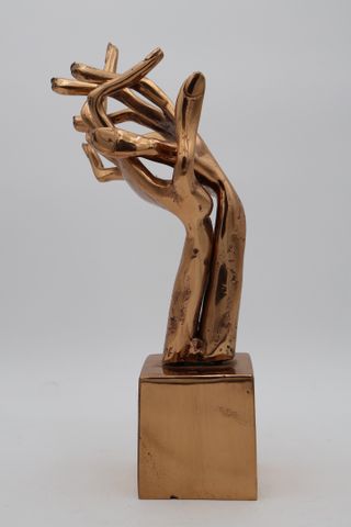 Yves LOHÉ (né en 1947) - Sculpture en bronze doré figurant deux m...