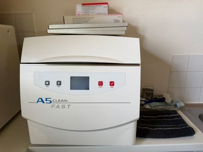 a machine that is sitting on top of a counter