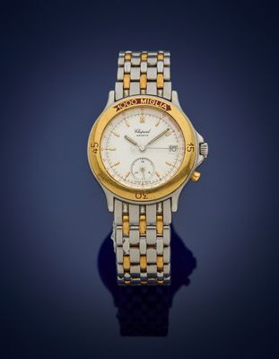 une image représentant une montre en or et en argent sur fond bleu