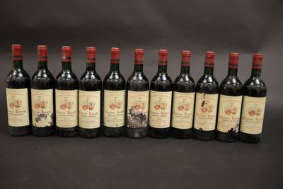 six bouteilles de vin rouge alignées