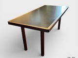 une table noire bordée d'or sur fond blanc