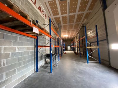 Un ensemble de 18 rayonnages gros porteur BLEU modulables