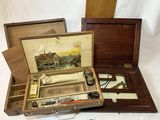 une boîte en bois contenant un tableau