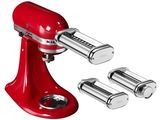 un gros plan sur un accessoire KitchenAid rouge muni de deux embouts