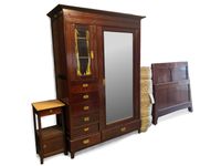 Mobilier de chambre à coucher en acajou comprenant :