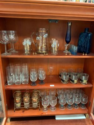 Lot de verrerie : service de verres et divers