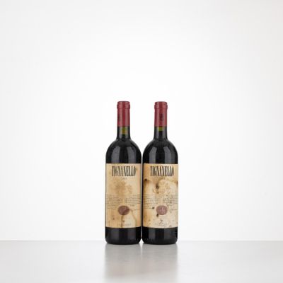 deux bouteilles de vin rouge posées sur une table