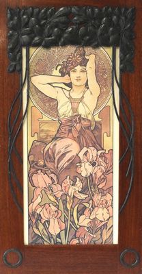 tableau représentant une femme assise sur une chaise, avec des fleurs devant elle