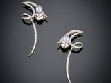 une paire de boucles d'oreilles à clip en diamant et or blanc