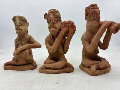Lot de trois musiciens en terre cuite Travail probable de Tu…
