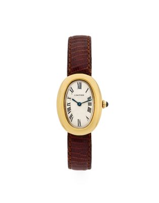 gros plan d'une montre-bracelet avec des chiffres romains