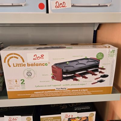 une boîte de nourriture sur une étagère dans un magasin
