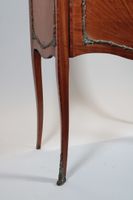 Petite commode en bois de placage ouvrant par deux tiroirs e… (photo 4)