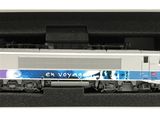 un petit train qui se trouve dans une boîte noire